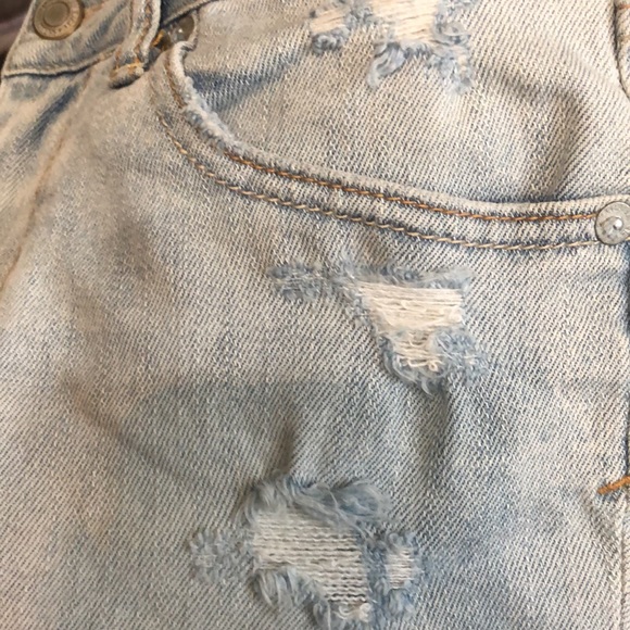 American Eagle Outfitters holy jean shorts with fringed hem size 6 - Picture 5 of 6